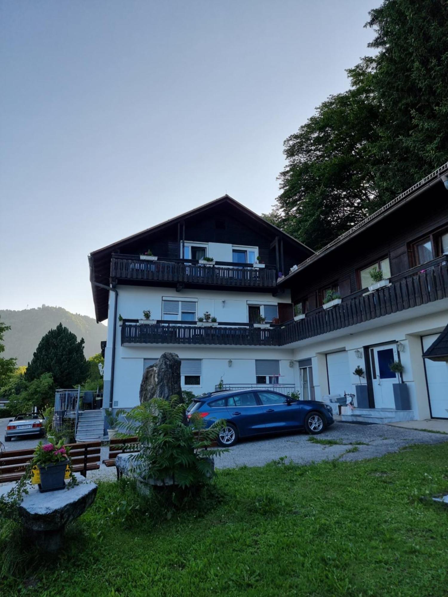 Ferienhaus Burgblick Треффен Экстерьер фото