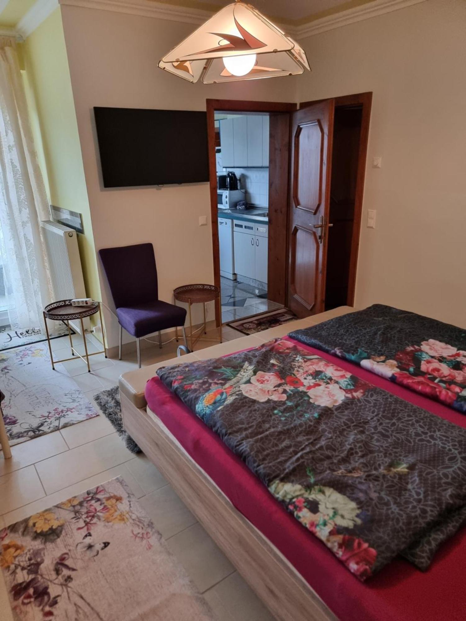 Ferienhaus Burgblick Треффен Номер фото