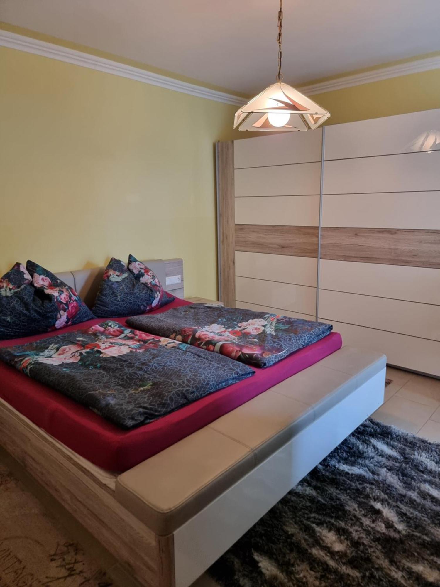 Ferienhaus Burgblick Треффен Номер фото