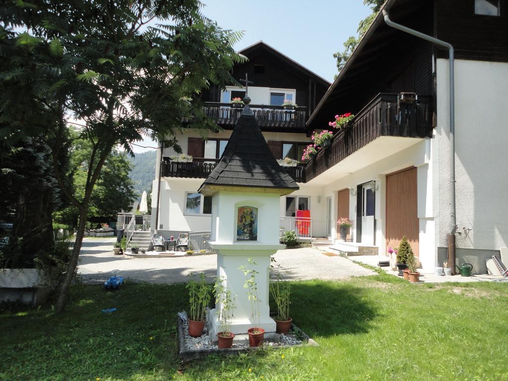 Ferienhaus Burgblick Треффен Экстерьер фото