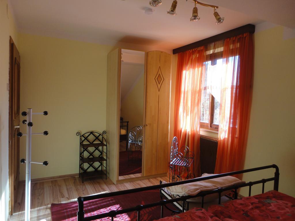 Ferienhaus Burgblick Треффен Номер фото