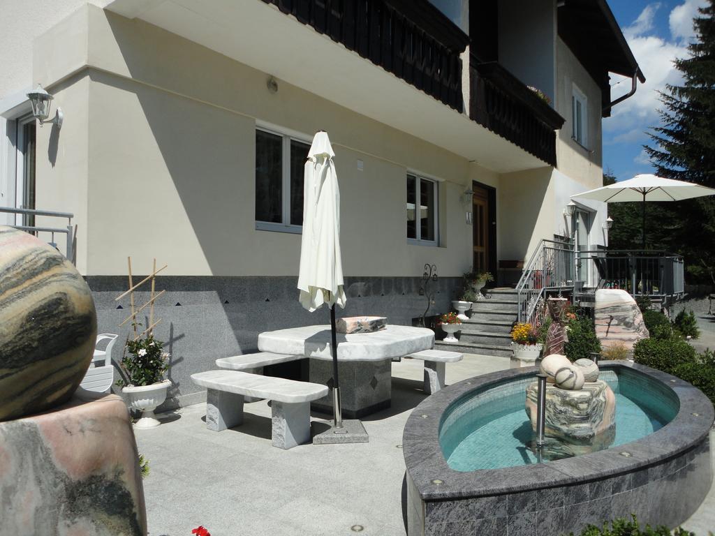 Ferienhaus Burgblick Треффен Экстерьер фото