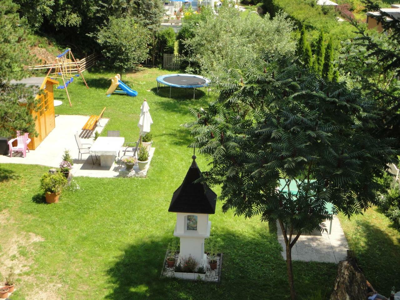 Ferienhaus Burgblick Треффен Экстерьер фото